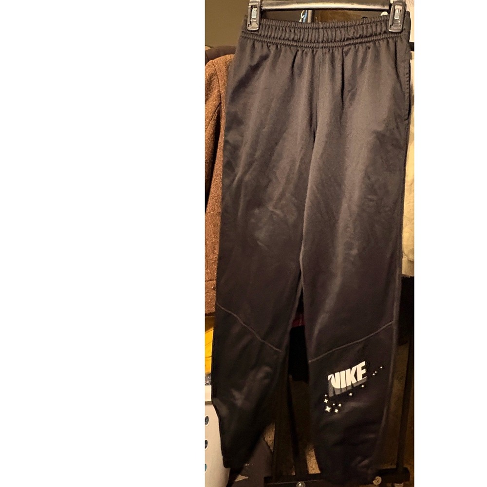 Nike Joggers Kids XL Black Good Therma-FIT Graphic Tapered Pants DQ9070-010